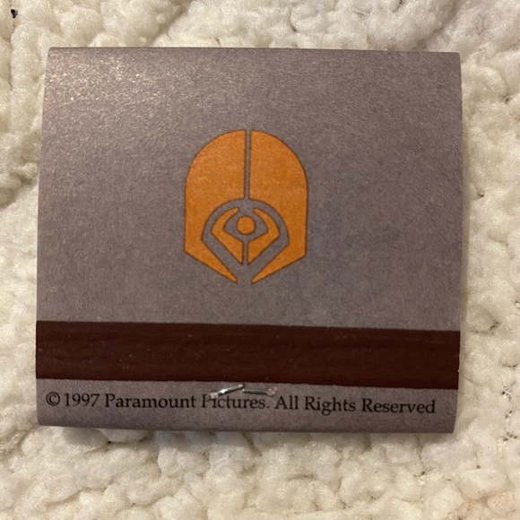 3/$20 Star Trek Quark’s Bar & Grill matchbook - Picture 2 of 3